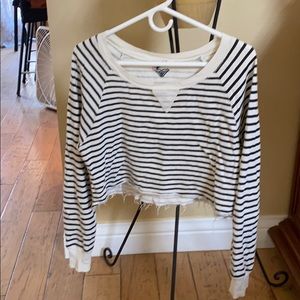 Long-sleeve crop